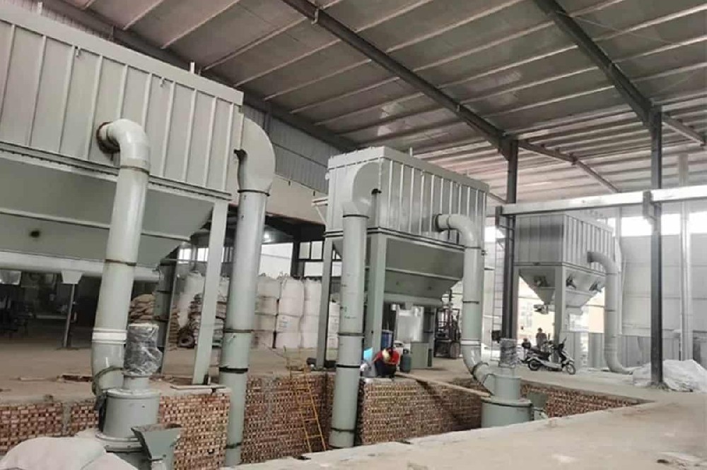 超細(xì)磨粉機加工氧化鈣鐵紅